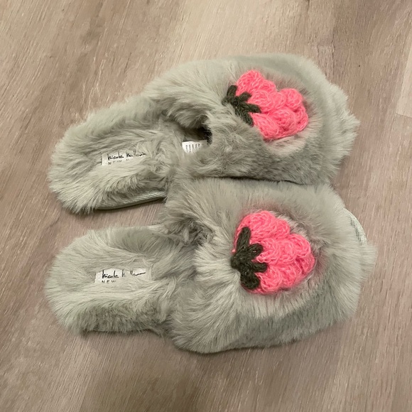 Very cute Nicole Miller slippers - Picture 4 of 10